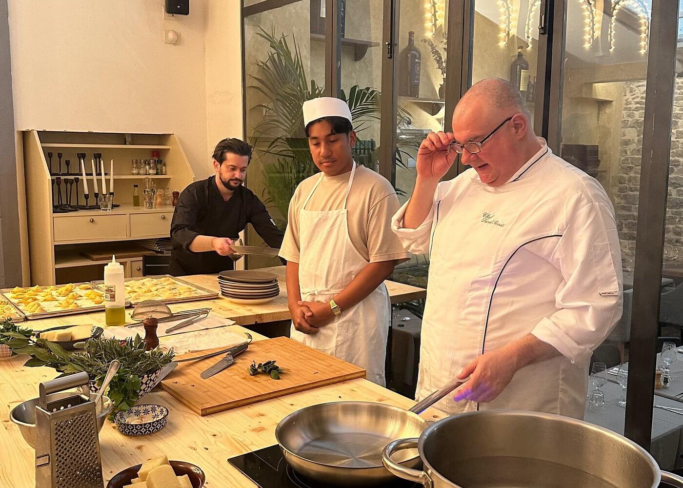 Florence: Pasta Cooking Class with Unlimited Wine